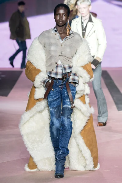 Look 18